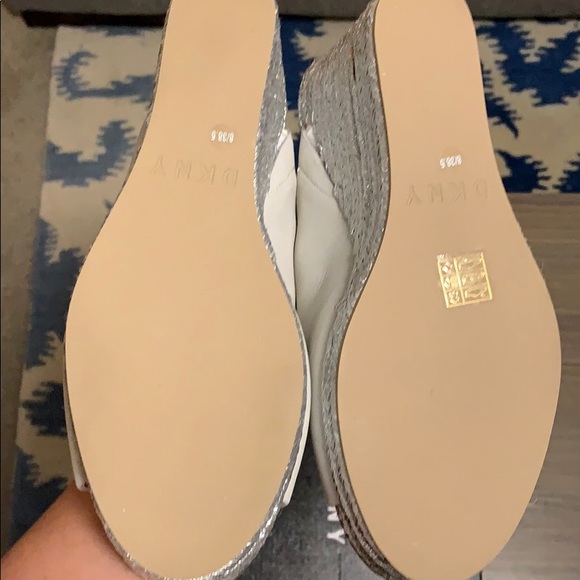 DKNY WEDGE SIZE 8 - Picture 4 of 4